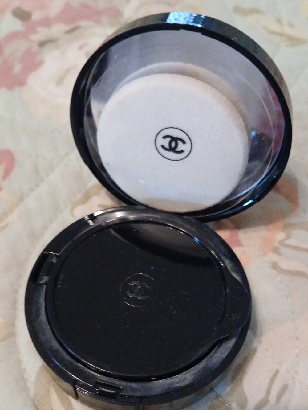 CHANEL Black Compact Cream Case with White Logo Puff Preowned
